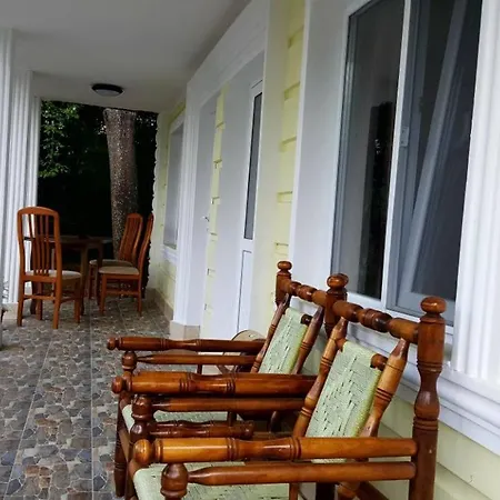 Hotel & Restaurant *