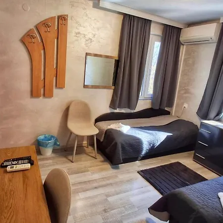 Hotel & Restaurant *