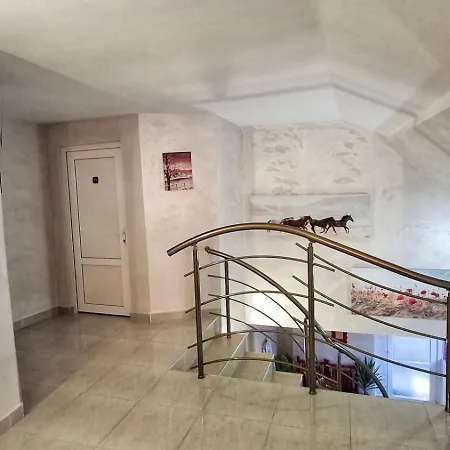 & Restaurant Hotel *