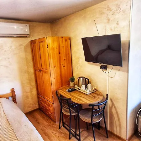 Hotel & Restaurant *