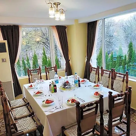 & Restaurant فندق *