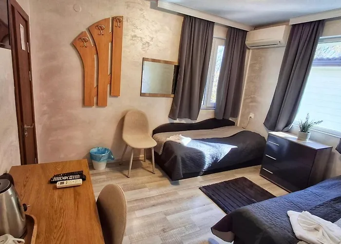 Hotel & Restaurant *